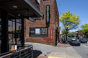 Minutes From Downtown Broadway The Nomad 4