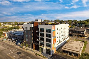 916 Main 12 Unit Buyout - 30bdrs Prvt Two Floors