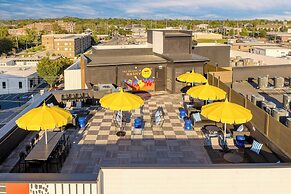 916 Main 12 Unit Buyout - 30bdrs Prvt Two Floors