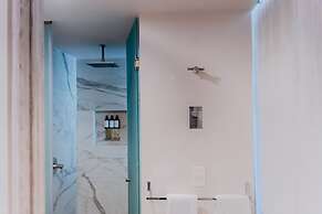 Newport House by Casago
