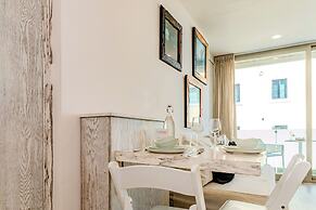 Newport House by Casago