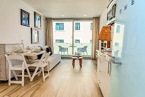 Newport House by Casago