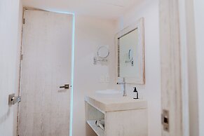 Newport House by Casago