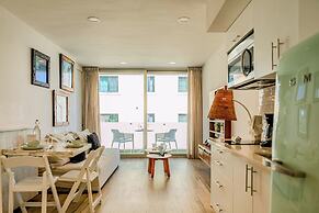Newport House by Casago
