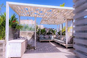 Newport House by Casago