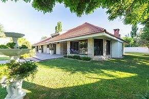 FLIPHAUS Wine Country Mansion 27pax