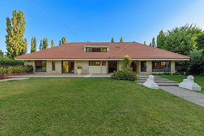 FLIPHAUS Wine Country Mansion 27pax