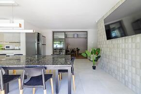 FLIPHAUS Wine Country Mansion 27pax