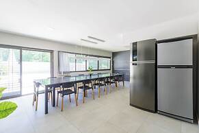 FLIPHAUS Wine Country Mansion 27pax