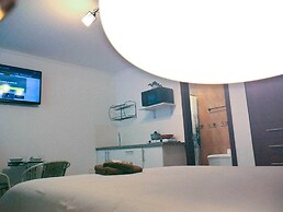 Park View Hostel & Suites