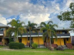 Petpumok Wangnamkhiao Hotel