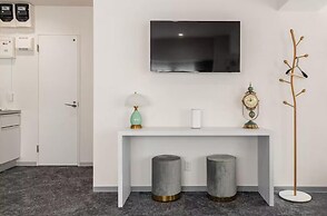 Toranomon Guesthouse 7F