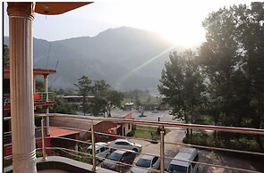 Hotel Mountain Track- Taranna Balakot