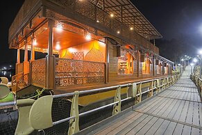 Ekta Houseboat Statue Of Unity Kevadia