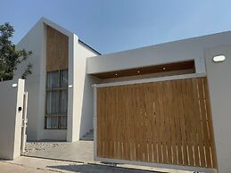 Level TWO pool villa Sriracha