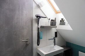 4 Cats Shelter Apartments