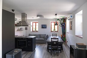 4 Cats Shelter Apartments