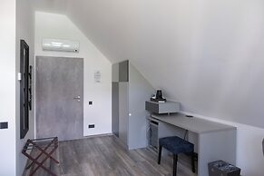 4 Cats Shelter Apartments