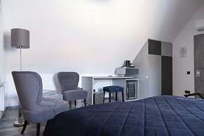4 Cats Shelter Apartments