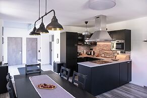 4 Cats Shelter Apartments