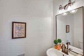 Private Deck & Game Room: Portland Group Getaway