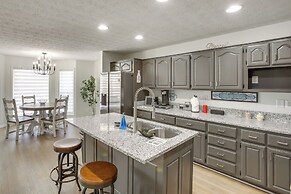 Private Deck & Game Room: Portland Group Getaway