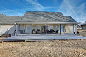 Private Deck & Game Room: Portland Group Getaway