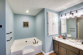 Private Deck & Game Room: Portland Group Getaway