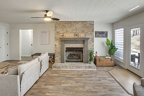 Private Deck & Game Room: Portland Group Getaway