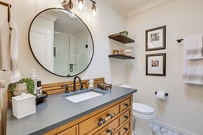 Relax by Pool & Play Tennis: Biltmore Retreat!