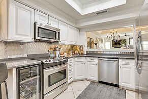 Relax by Pool & Play Tennis: Biltmore Retreat!