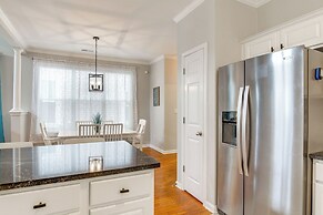 3 Mi to Dtwn Memphis: Charming Family Home!