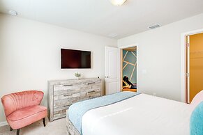 Resort Getaway w/ Game Room: 11 Mi to Disney!