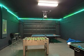Resort Getaway w/ Game Room: 11 Mi to Disney!