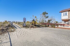 Beachfront Home ~ 7 Mi to Cape May!