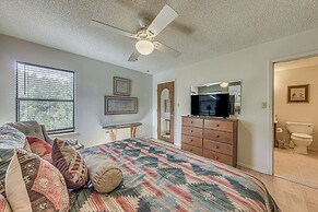 1 Mi to Downtown Ruidoso: Peaceful Forested Cabin!