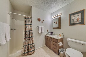 1 Mi to Downtown Ruidoso: Peaceful Forested Cabin!