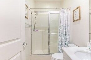 14 Mi to Old Town Temecula: Luxe Fallbrook Home!