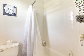 14 Mi to Old Town Temecula: Luxe Fallbrook Home!