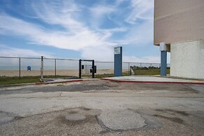Steps to Beach: Corpus Christi Condo w/ Balcony