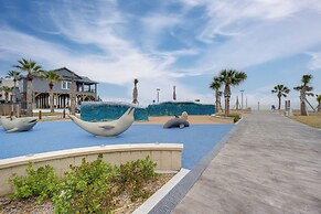 Steps to Beach: Corpus Christi Condo w/ Balcony