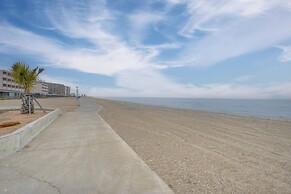 Steps to Beach: Corpus Christi Condo w/ Balcony