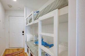 Steps to Beach: Corpus Christi Condo w/ Balcony