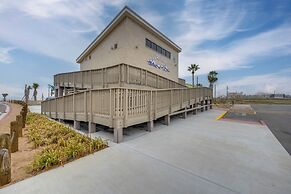 Steps to Beach: Corpus Christi Condo w/ Balcony