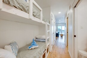 Steps to Beach: Corpus Christi Condo w/ Balcony