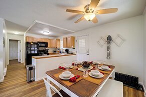 Walk to Beech Mtn Slopes: Cozy Condo w/ Fireplace!