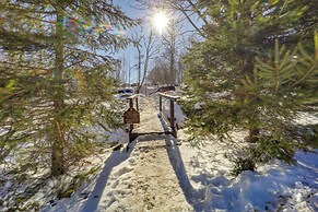 Walk to Beech Mtn Slopes: Cozy Condo w/ Fireplace!