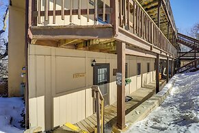 Walk to Beech Mtn Slopes: Cozy Condo w/ Fireplace!