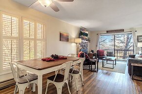 Walk to Beech Mtn Slopes: Cozy Condo w/ Fireplace!