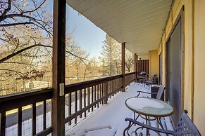 Walk to Beech Mtn Slopes: Cozy Condo w/ Fireplace!